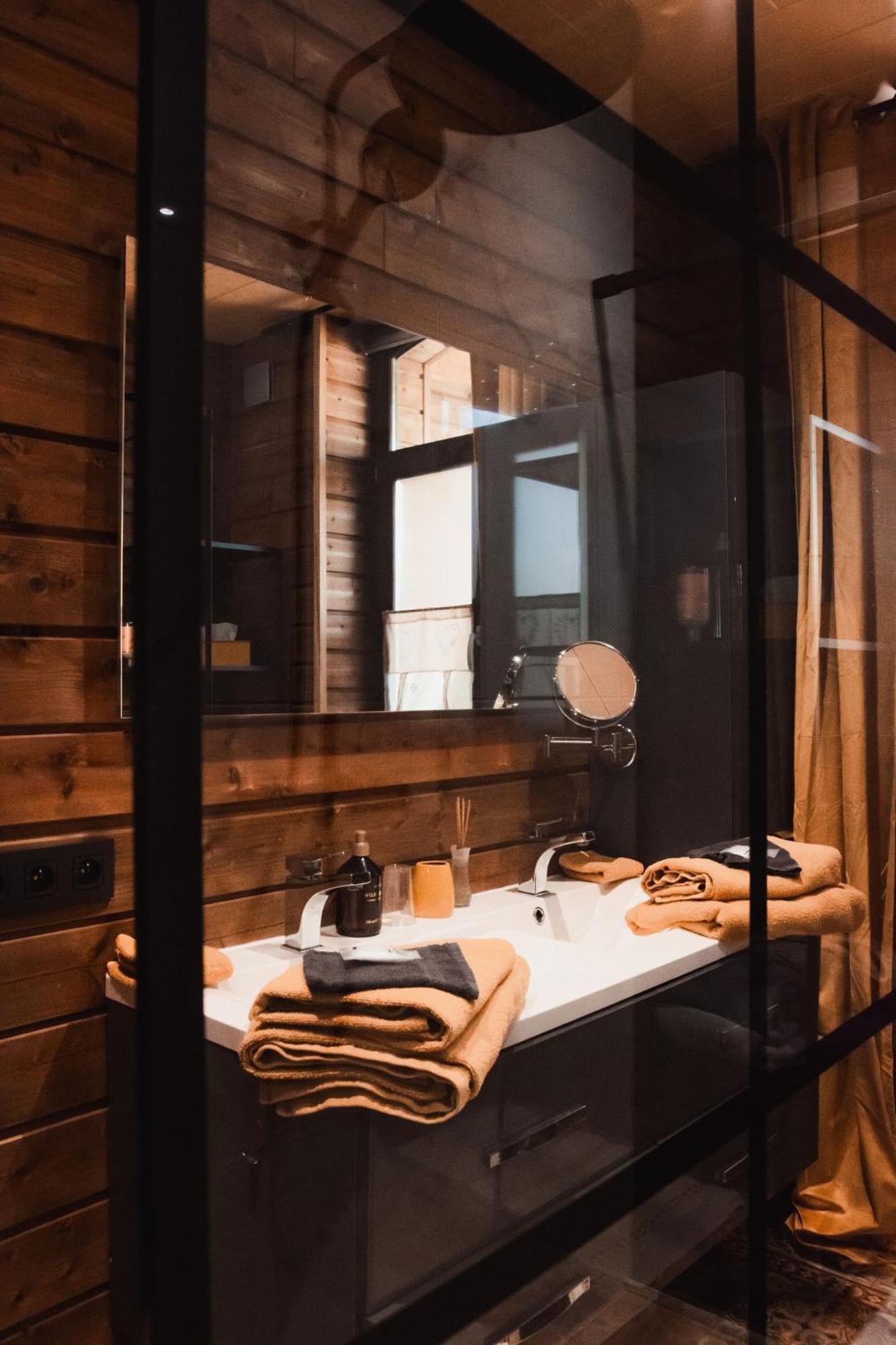 Maison D'Hote Les Notes Endormies Suite Le Refuge Walcourt Kültér fotó
